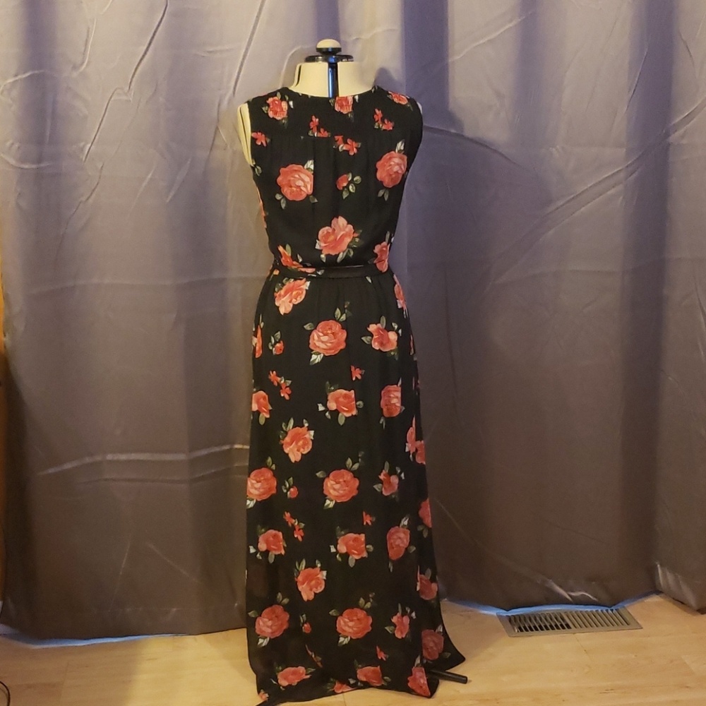 Dress - Picture 2 of 8